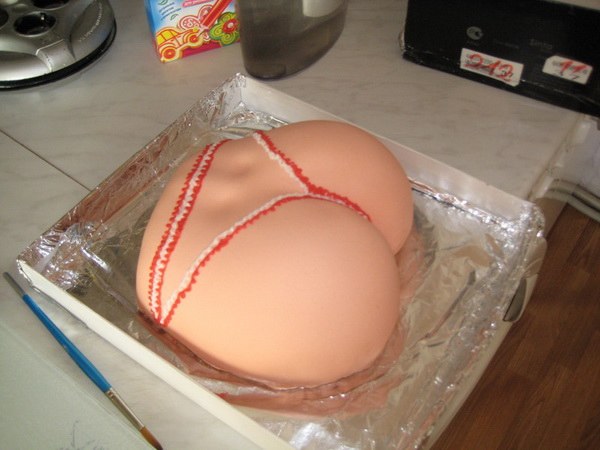 Мне друзья на День рождения подарили девушку из торта... правда, не из