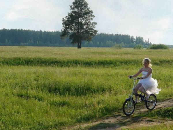Ты чего такой грустный? Что случилось? — Моя невеста выходит замуж.